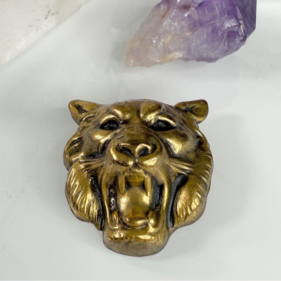 Vintage Joseff of Hollywood Tiger Head Repoussé Brooch - Picture 15 of 15